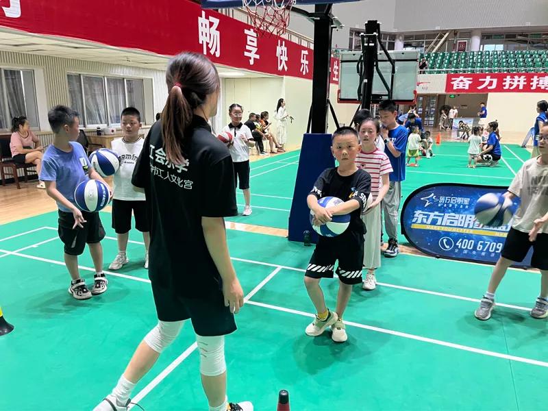 汉中篮球教育头部品牌——东方启明星“点亮”青少儿篮球梦想！