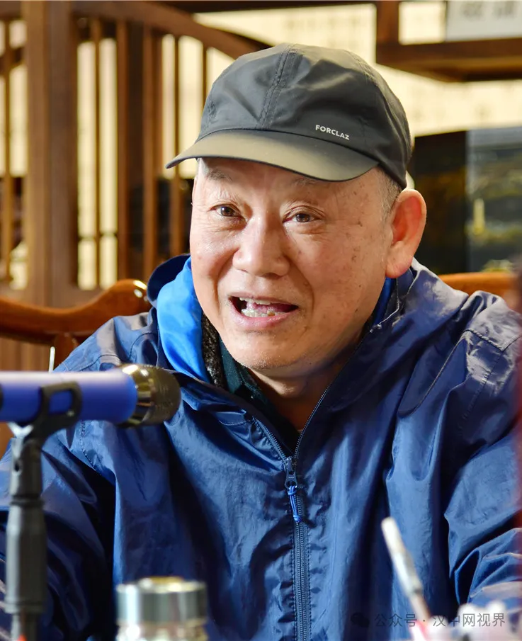 张纪平摄影新著发布座谈会召开