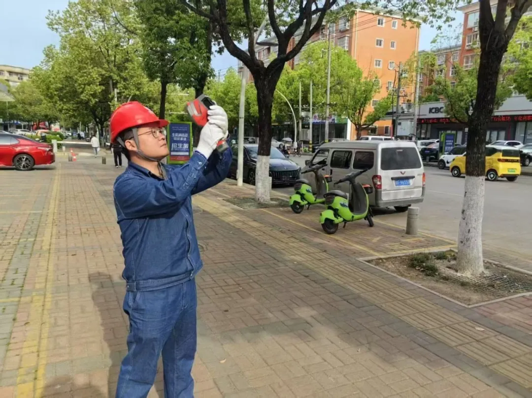 最美奋斗者|余秋德:用脚步丈量光明的“电网卫士”