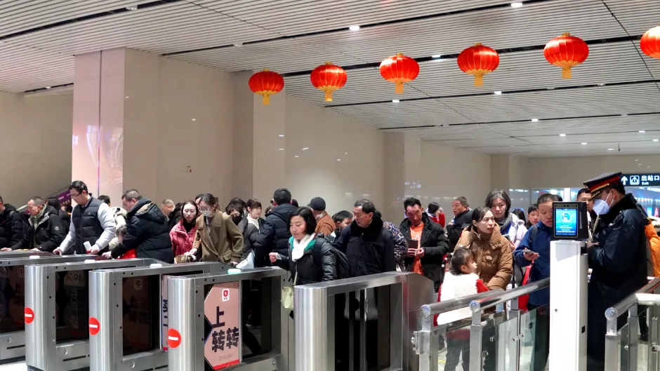 新春走基层｜护航春运 群众出行有保障