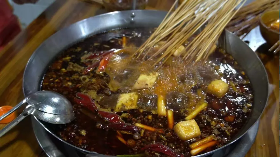 汉中银滩路:舌尖上的热辣滚烫