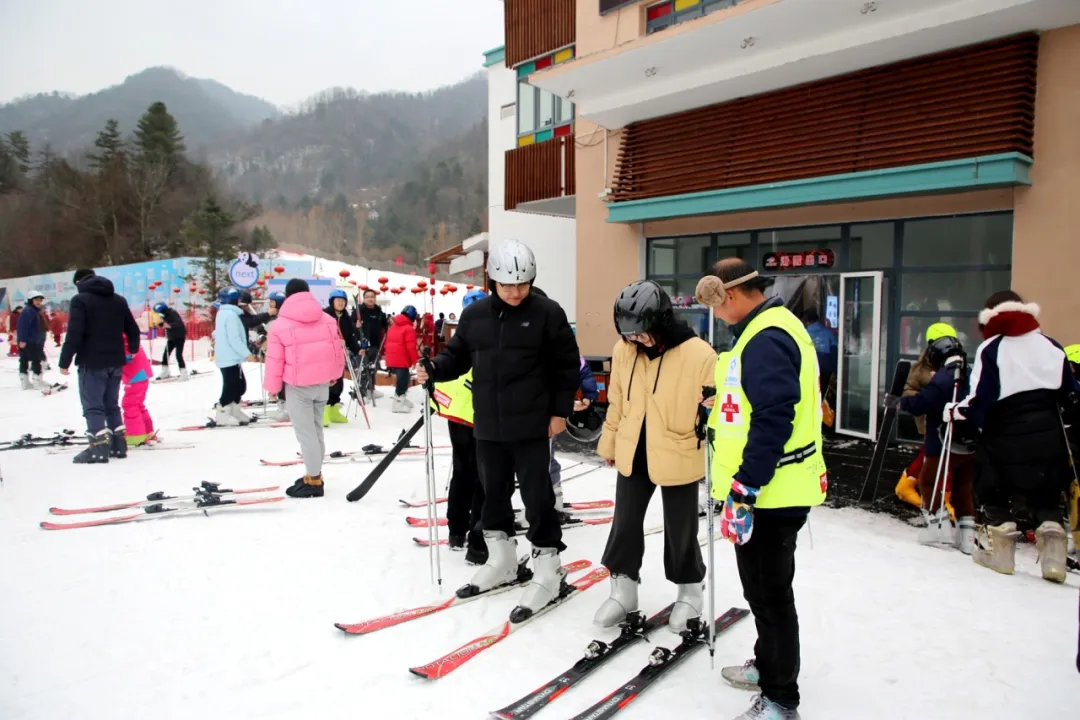 滑雪、戏雪、赏民俗！留坝景区“上才艺”