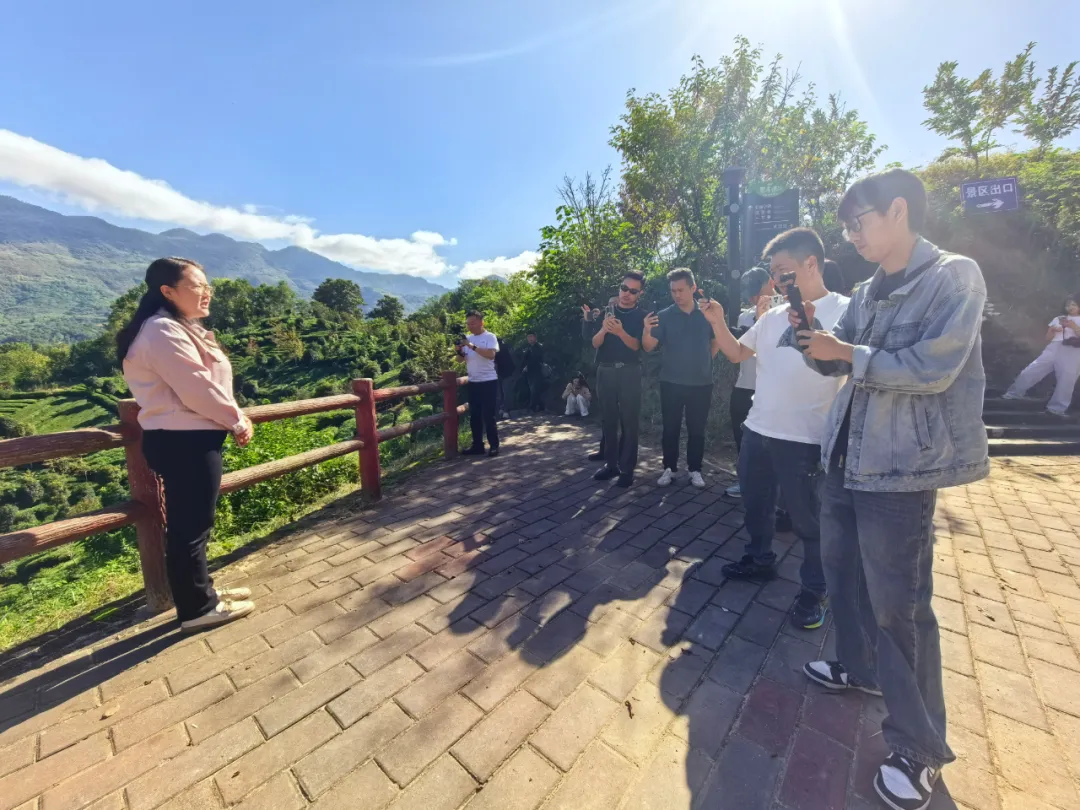 “缤纷秋季·趣游西乡”网络主题宣传活动走进西乡