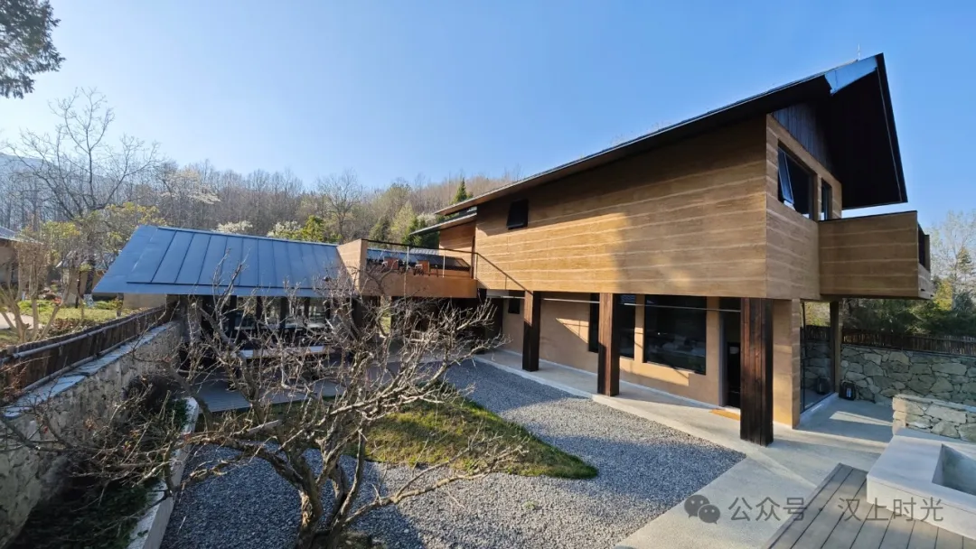 看巴山云海，住独栋小院。走进镇巴欢喜山，把自己住在风景里。