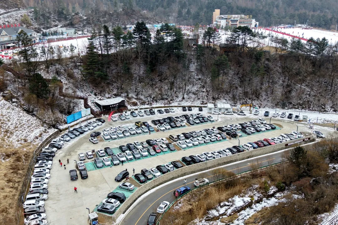 滑雪、戏雪、赏民俗！留坝景区“上才艺”