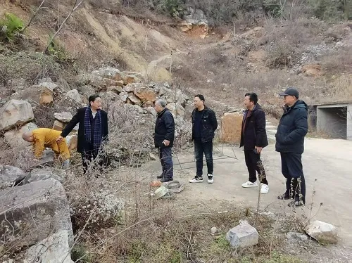 李振峰：寻古中梁山