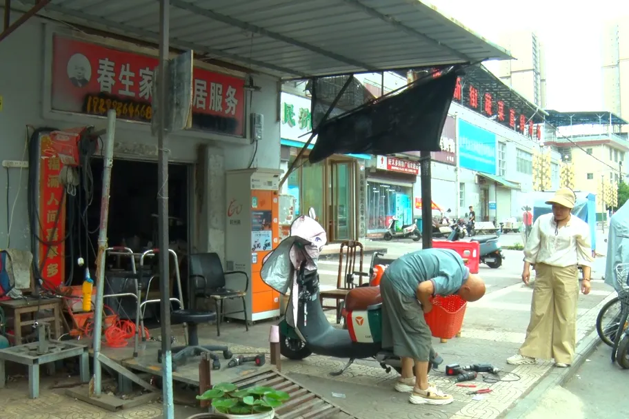 一把钥匙一份情,汉台小巷深处的“快修侠”