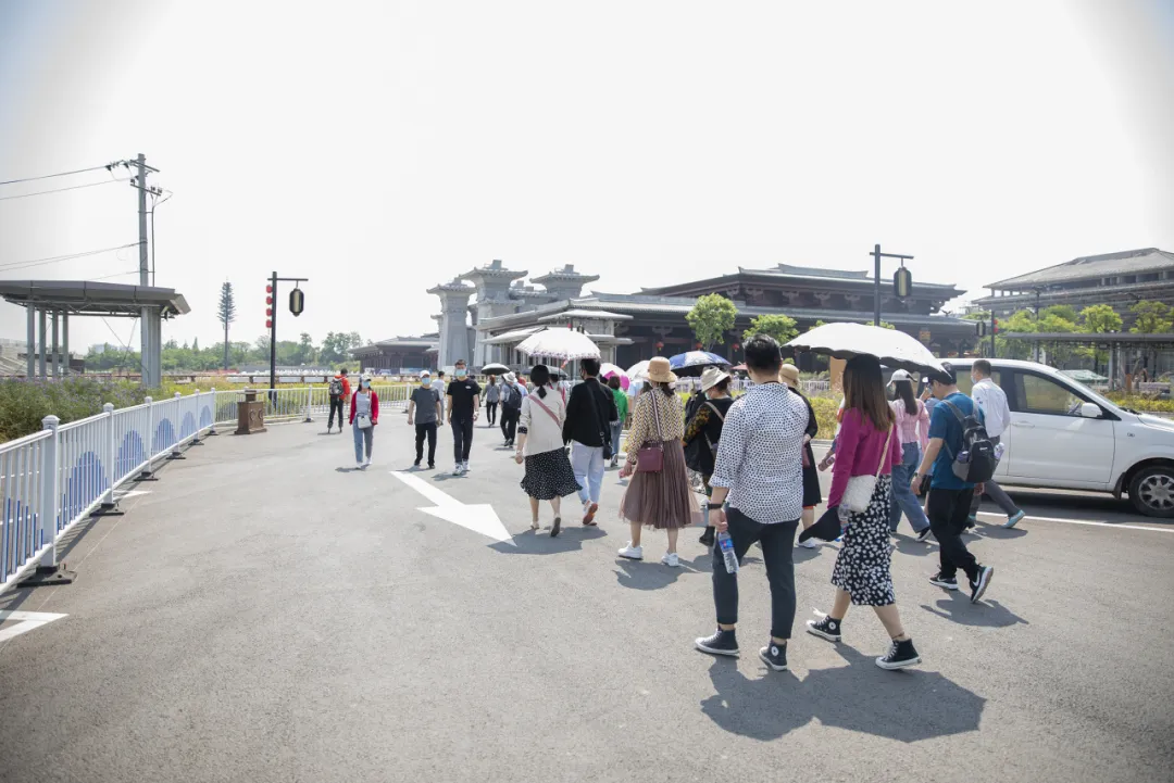 兴汉胜境景区“十大免费服务”大揭秘！薅到就是赚到！