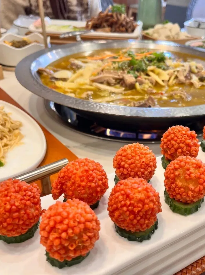 跟着非遗美食游南郑:酸辣鲜香、肉嫩汤美的泡姜鸡。