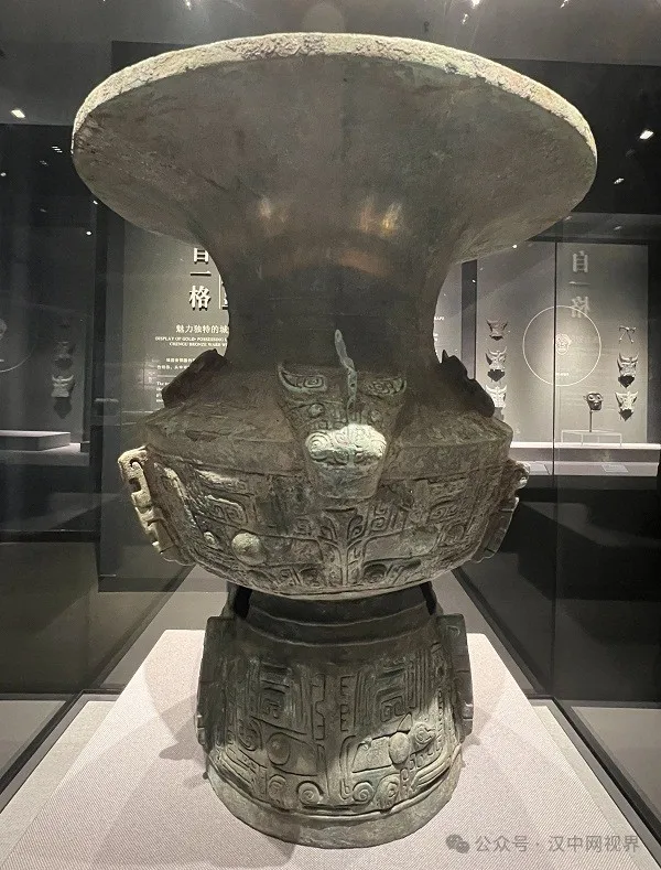 李振峰:仰望宝山