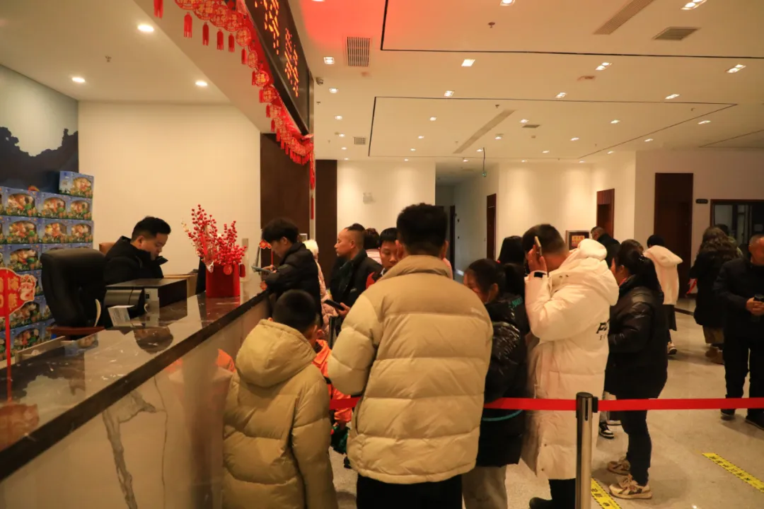 新年第一天，洋县长青华阳景区迎来蛇年开门红~