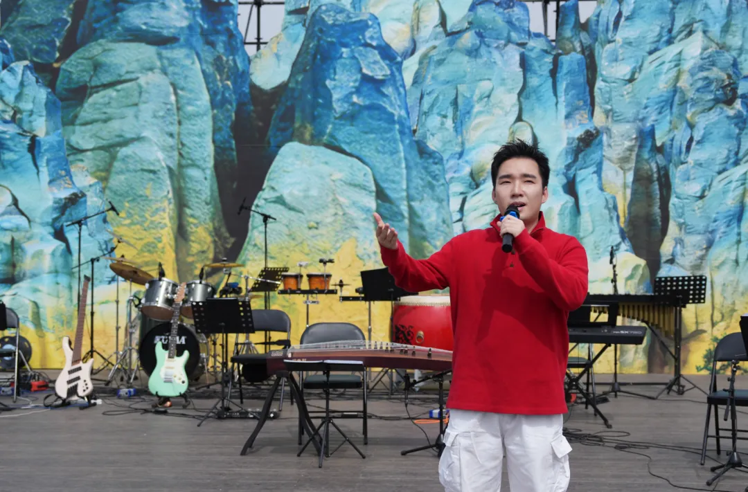 这场花海里的音乐会，连风都停下了脚步