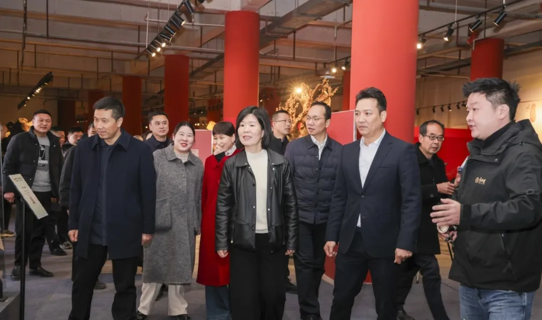 汉中市南郑区举办乌木金丝楠雕刻作品展