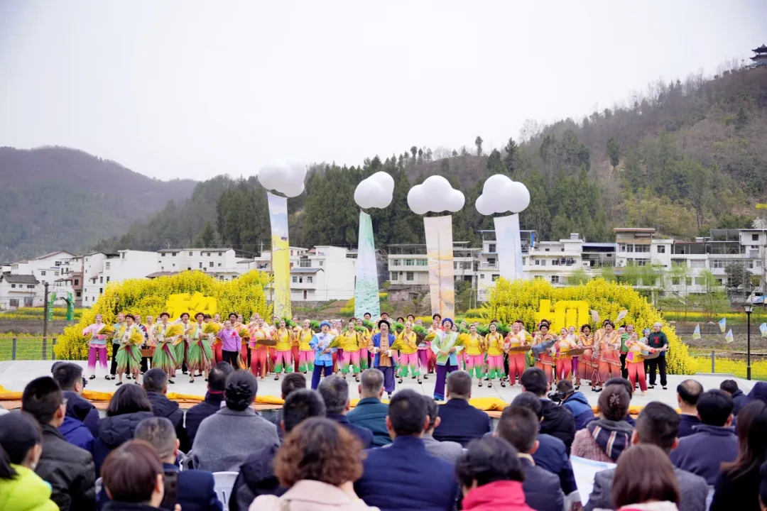 2025年全国春季“村晚”示范展示暨陕南民歌实景剧《风起巴山》首演圆满落幕！