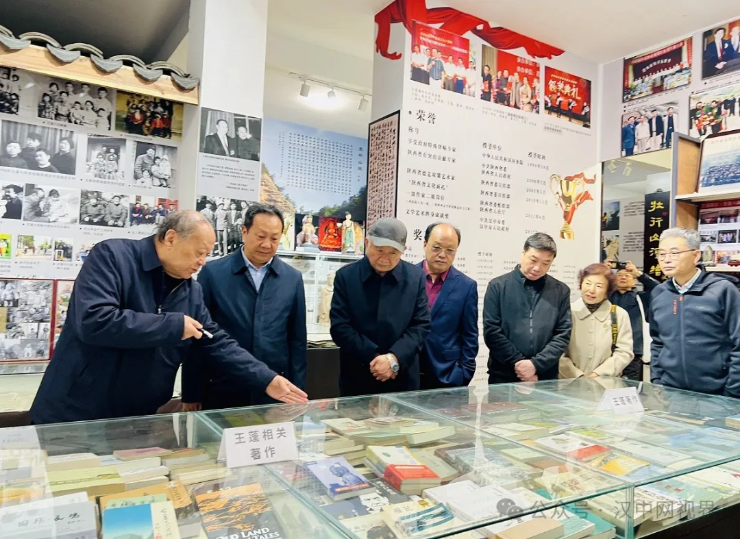 张纪平摄影新著发布座谈会召开