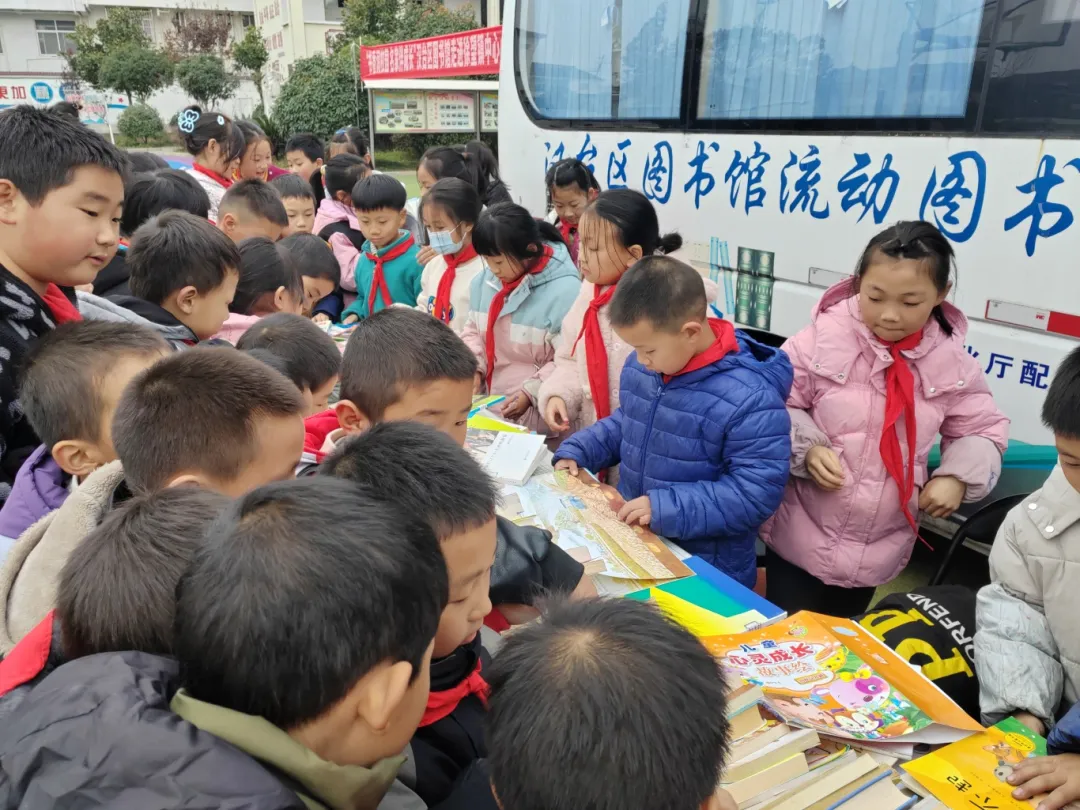 汉台区图书馆：引领阅读新风尚 助推书香校园建设