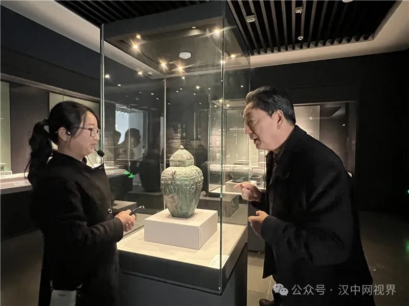 李振峰:仰望宝山