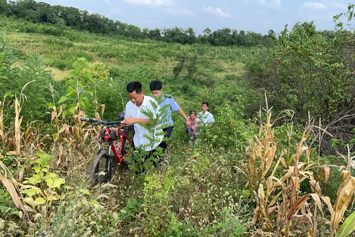 汉中一位老人被困在山里,多亏他们