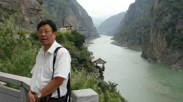心在雄山秀水中——读李青石先生散文《如梦徽州》文/李振峰