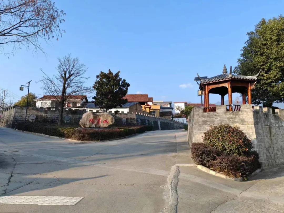 汉台区宗营镇杨家山村:泥墙房变身“黄金屋”