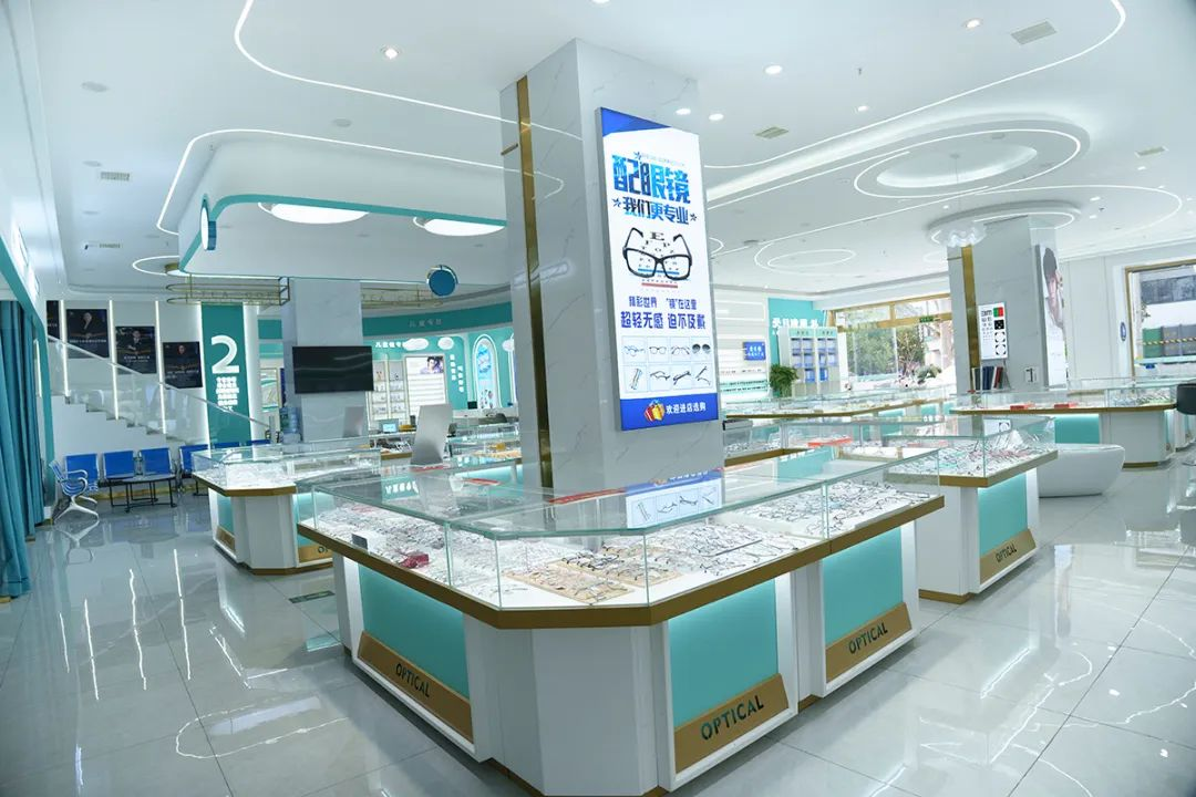 爱在“三八” 汉中御目金方眼镜店推出教师免费配镜活动