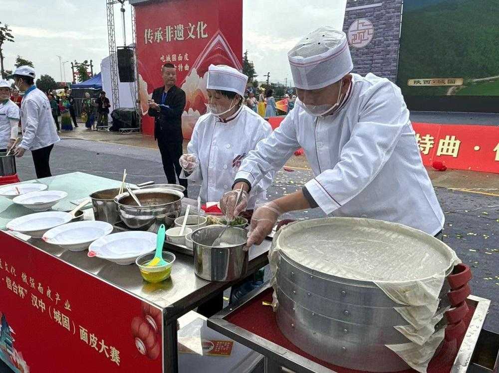 第二届汉中(城固)面皮大赛在上元观古镇火热启动