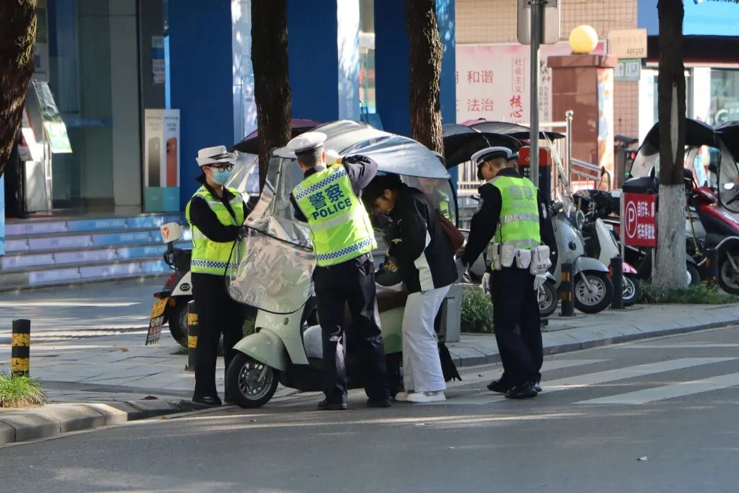 西乡县公安局交管大队开展城区交通违法集中整治行动