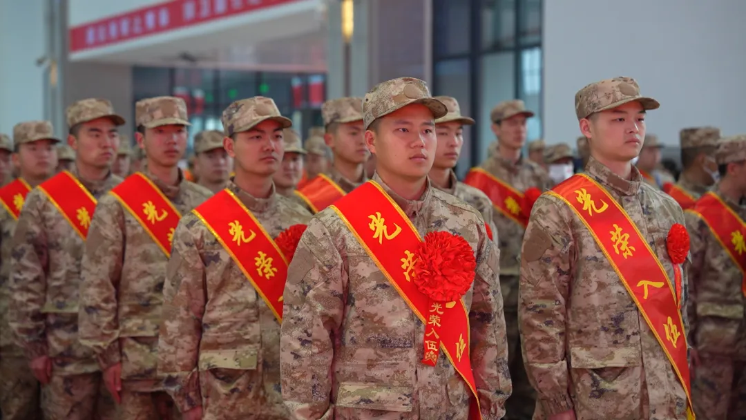 汉中市2025年春季新兵顺利启程