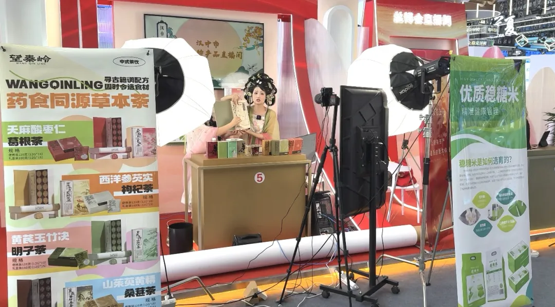 汉台：非遗技艺+特色产品亮相丝博会实力“圈粉”