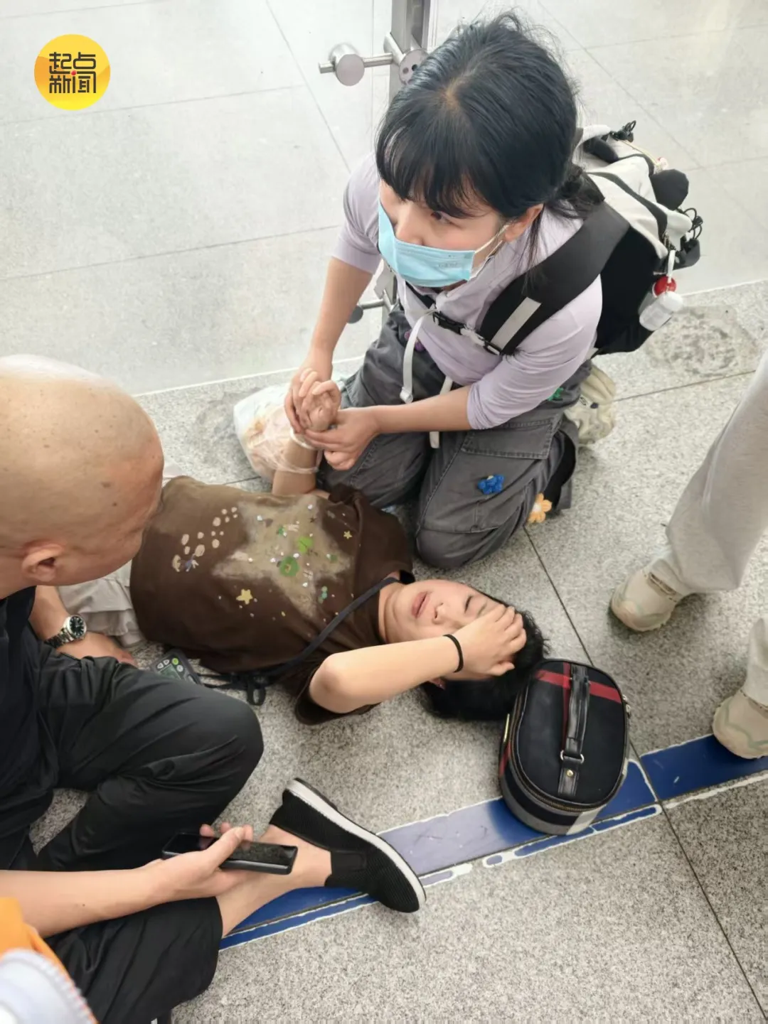 成都高铁检票口上演暖心急救 汉中市人民医院护士团队挺身而出显担当