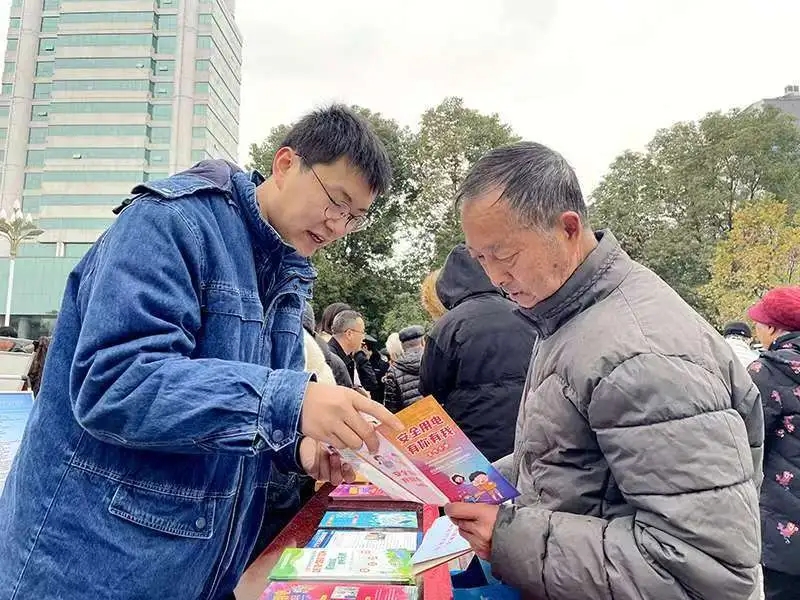 最美奋斗者 | 祁贇：以青春之我，筑万家灯火