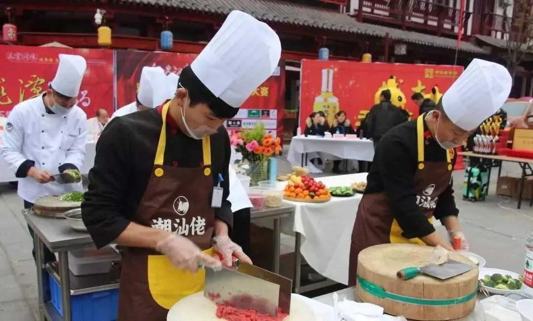 汉中市首届火锅文化厨师交流大赛圆满落幕！