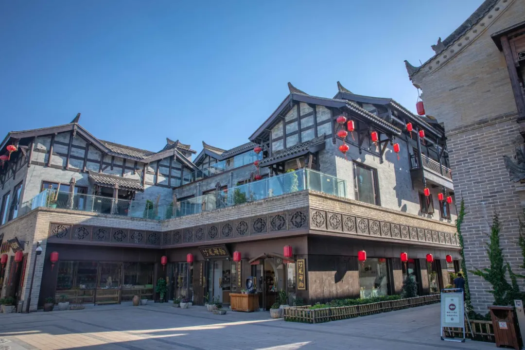 兴汉胜境推出大学生旅游年卡 138 元可享全年不限次入园及双演出权益