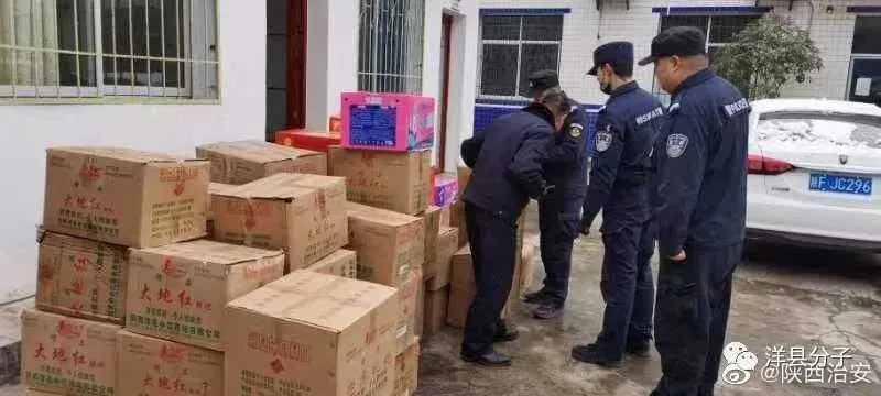 从洋县到西乡非法运输烟花爆竹被当场查获