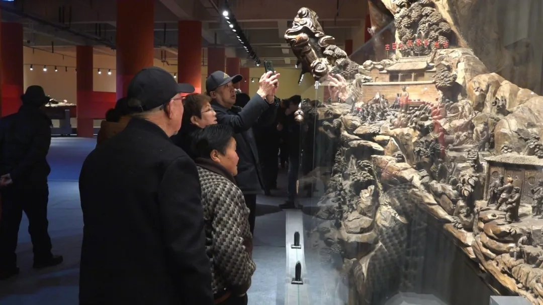 汉中市南郑区举办乌木金丝楠雕刻作品展