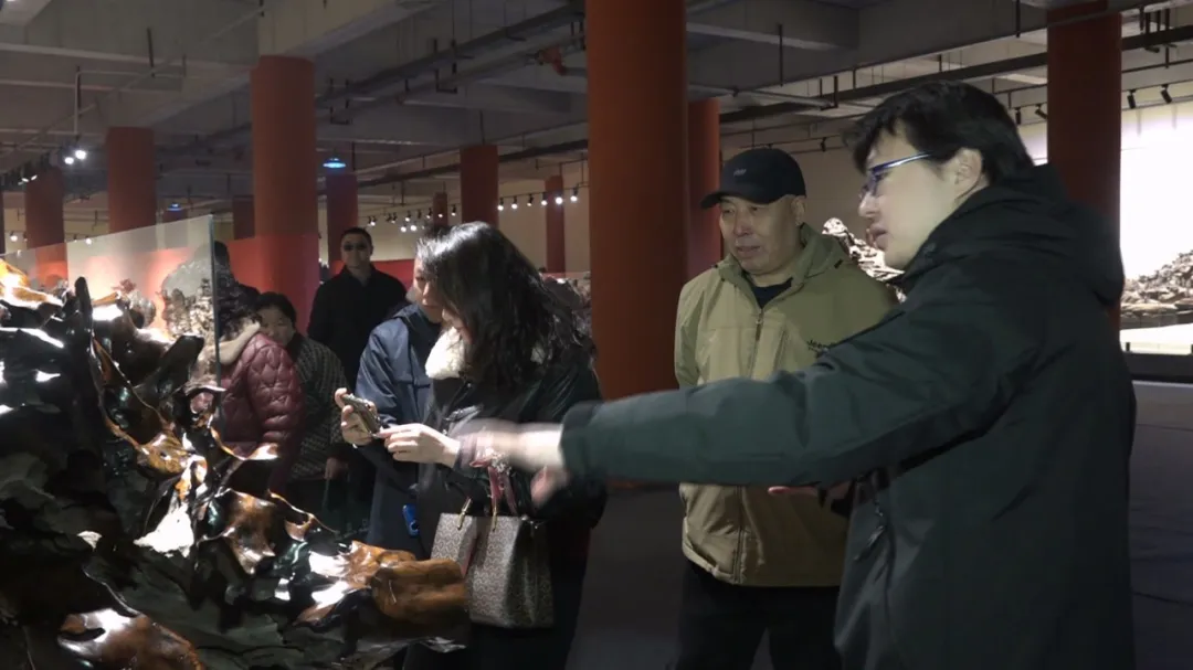 汉中市南郑区举办乌木金丝楠雕刻作品展