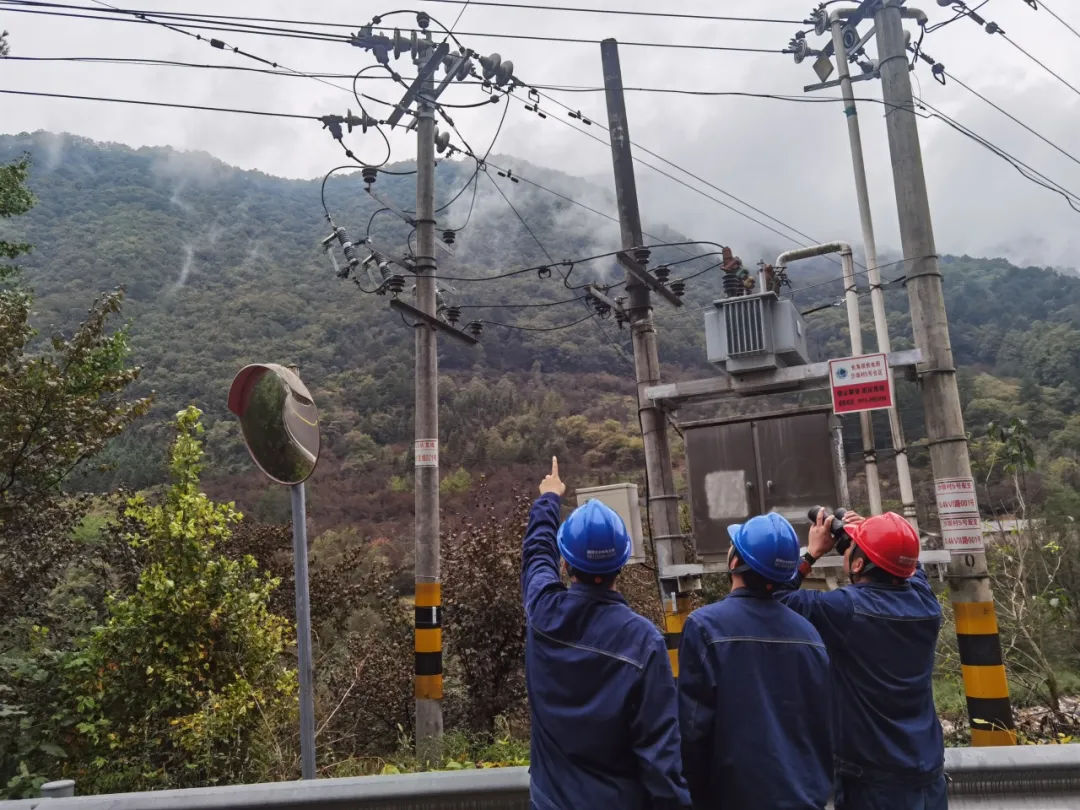 线路巡检“不停步” 保障供电“不负冬”