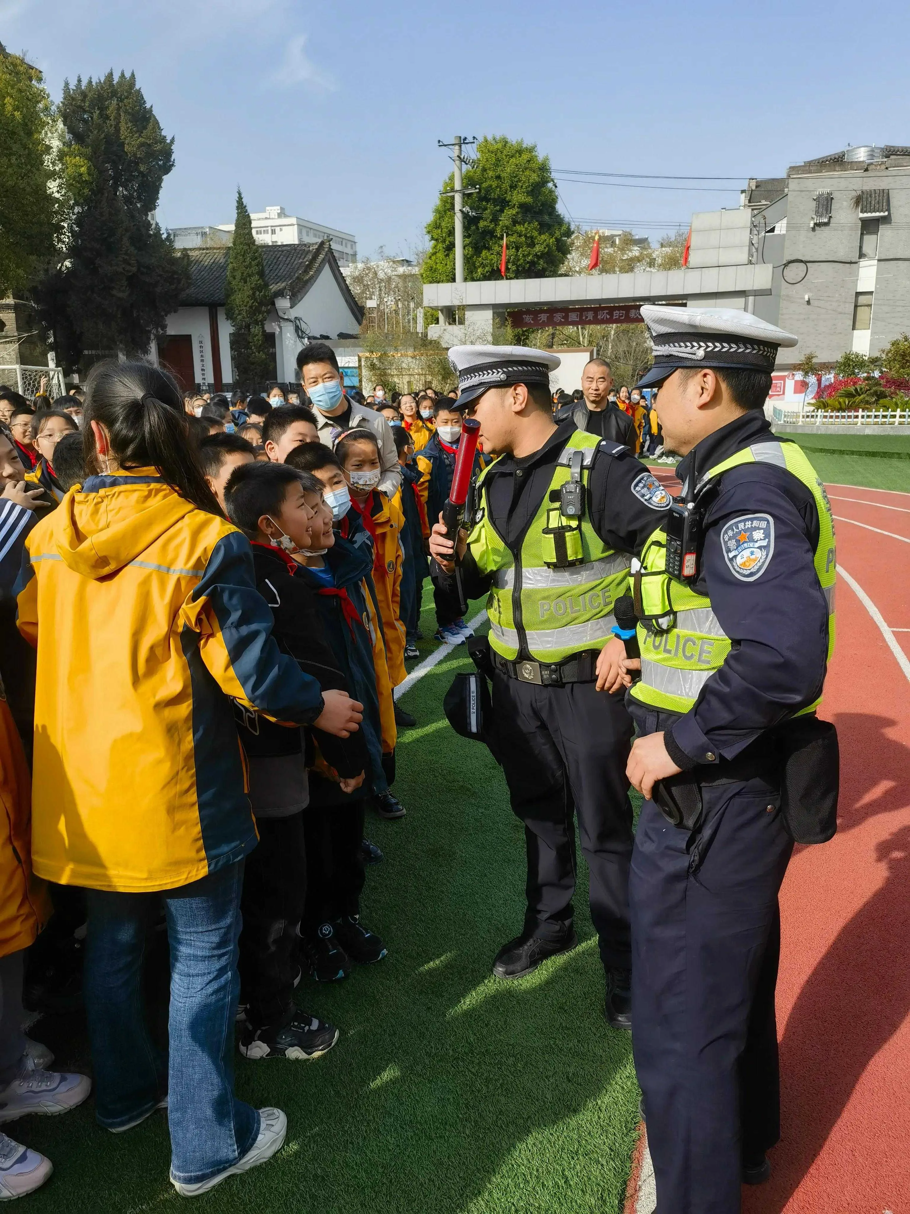 【全国中小学生安全教育日】汉中交警一大队开讲啦!