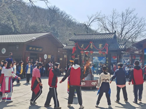 1711440019322252533.jpg 宁强汉江源景区成功举办千人主题研学活动