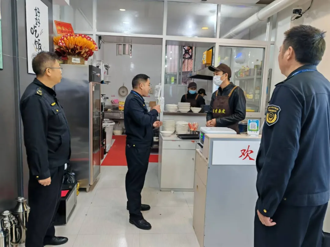 发现食品安全问题120条！汉中8户商家被当场处罚