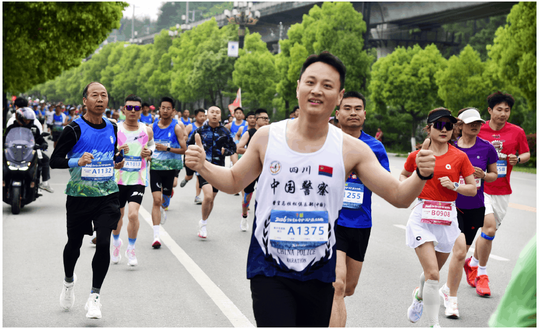 2026宁强首届守护汉江源生态跑，鸣笛开跑！