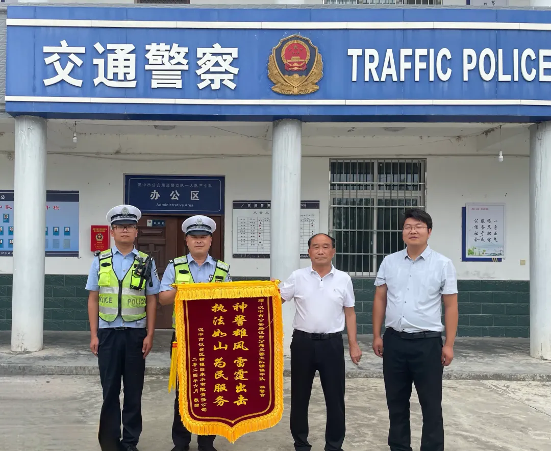 汉中一车主将消防栓撞坏后逃逸,五小时左右被锁定!