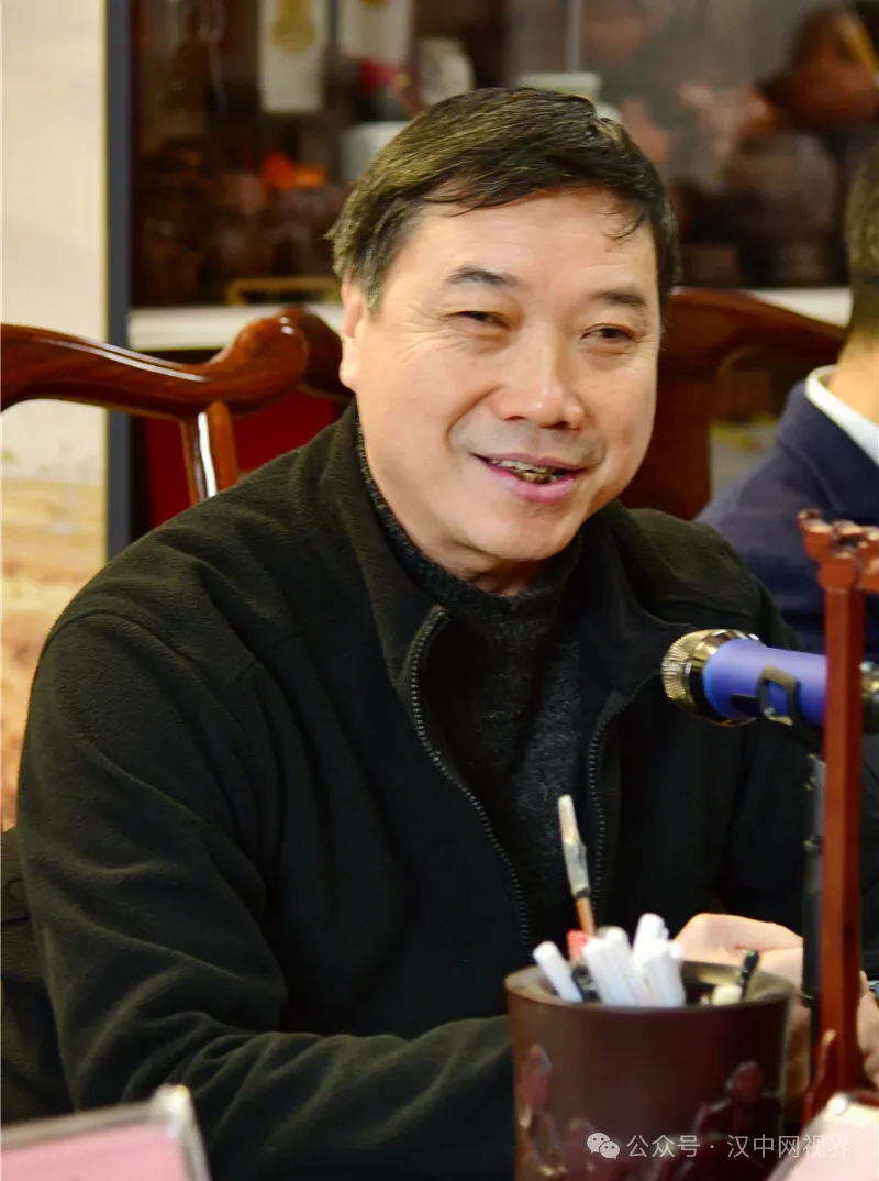 张纪平摄影新著发布座谈会召开