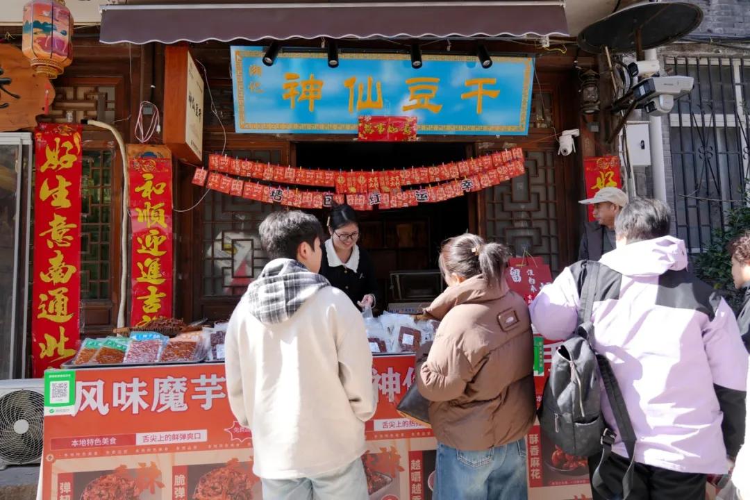 逛老街、品美食、赏非遗,留坝年味拉满