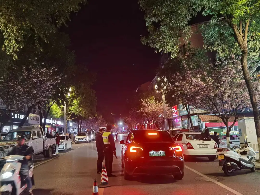 西乡夜查酒驾17起,无证驾驶3起