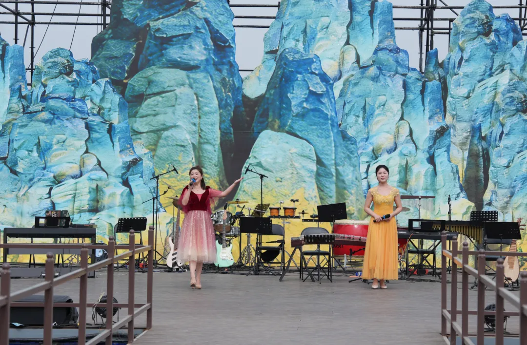 这场花海里的音乐会，连风都停下了脚步