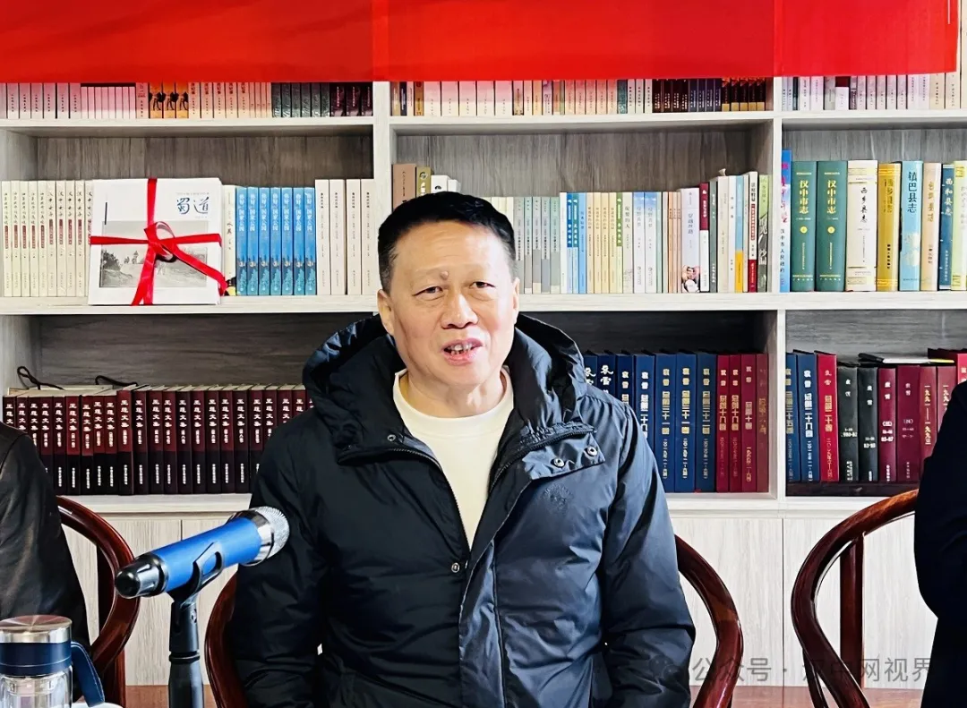 张纪平摄影新著发布座谈会召开