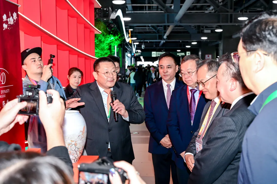 汉中朱鹮IP亮相进博会，掀起外交热潮！央视报道→