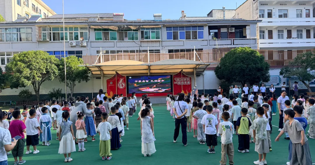 开学第一天,被青年路小学的这场仪式暖到了