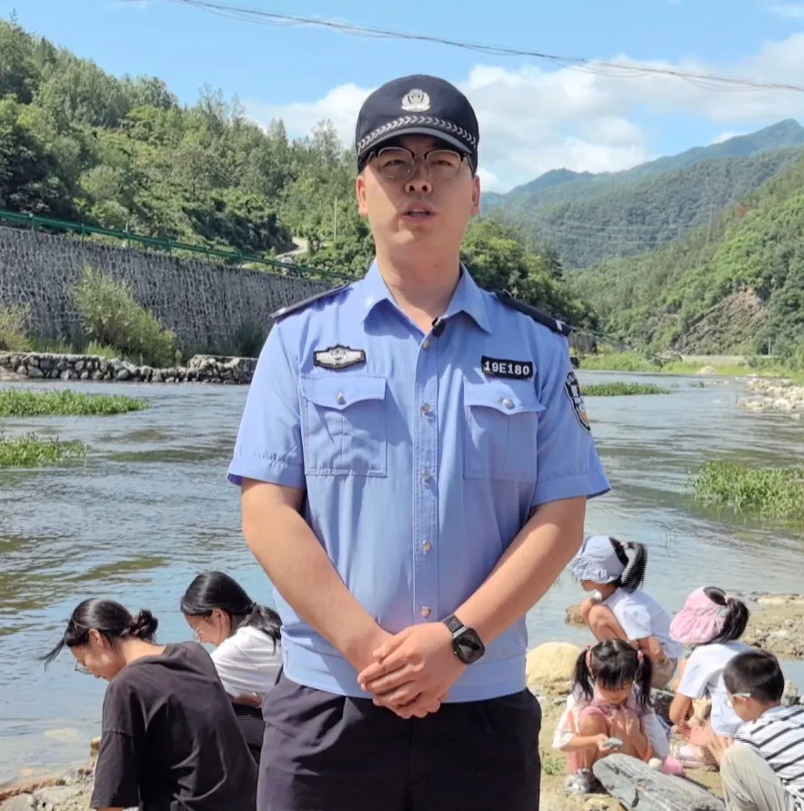 22℃的佛坪夏季清又凉，但请别做“孤泳者”！佛坪全面筑牢夏日防溺水“安全堤”→